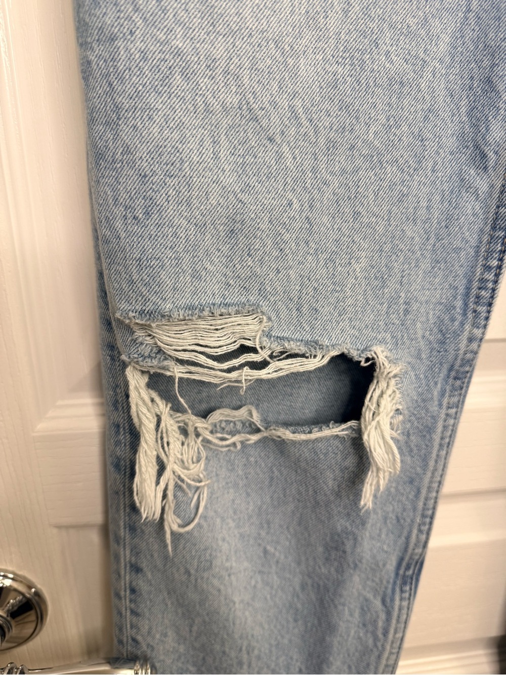 Zara distressed mid-rise straight leg jean size 6 - Picture 4 of 8